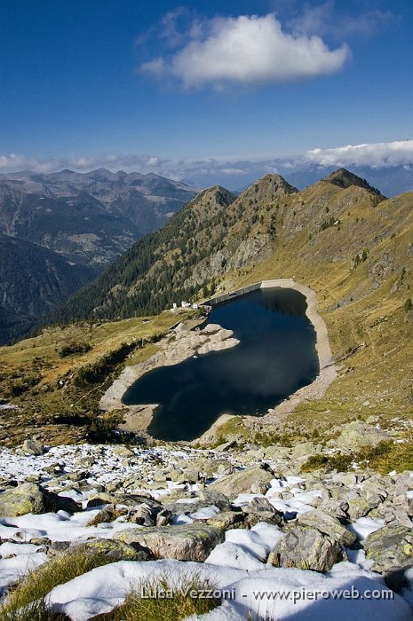 12- In ripida discesa verso il lago di Pescegallo.jpg